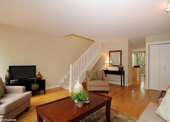 4th image of 2159 N Lincoln Ave #A2