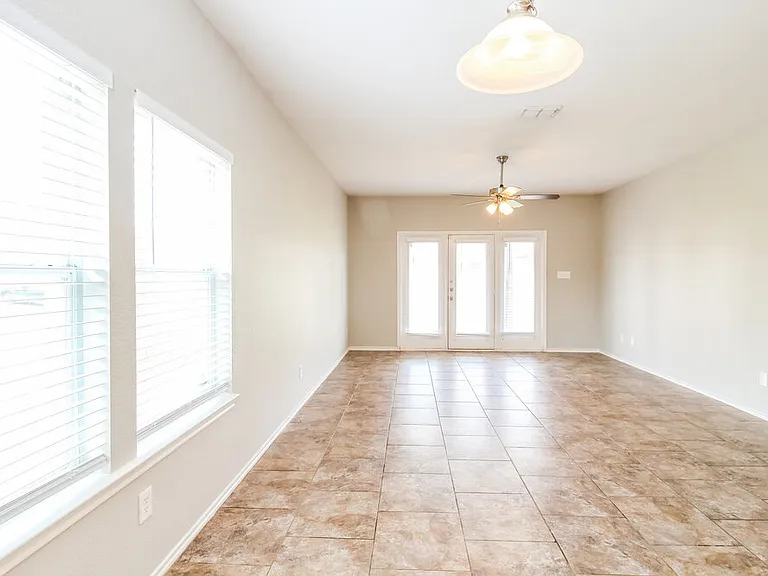 10048 Iron Ridge Dr — Photo 4