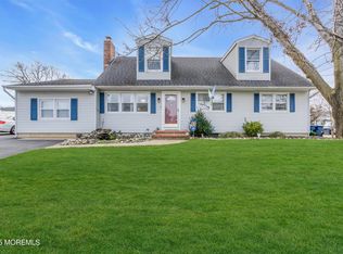 21 Nautilus St, Beachwood, NJ 08722