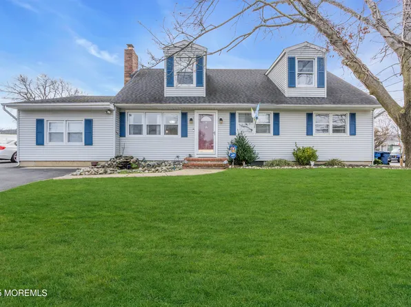 21 Nautilus Street, Beachwood, NJ 08722