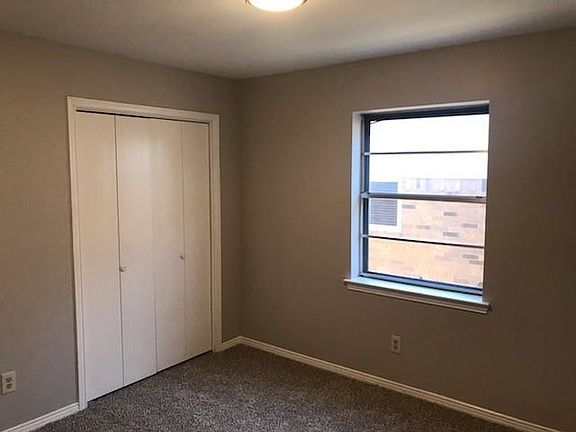 3rd image of 2629 Montclair Ln