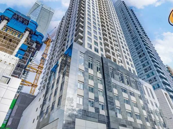 35 Balmuto St #1006, Toronto, ON M4Y 0A3