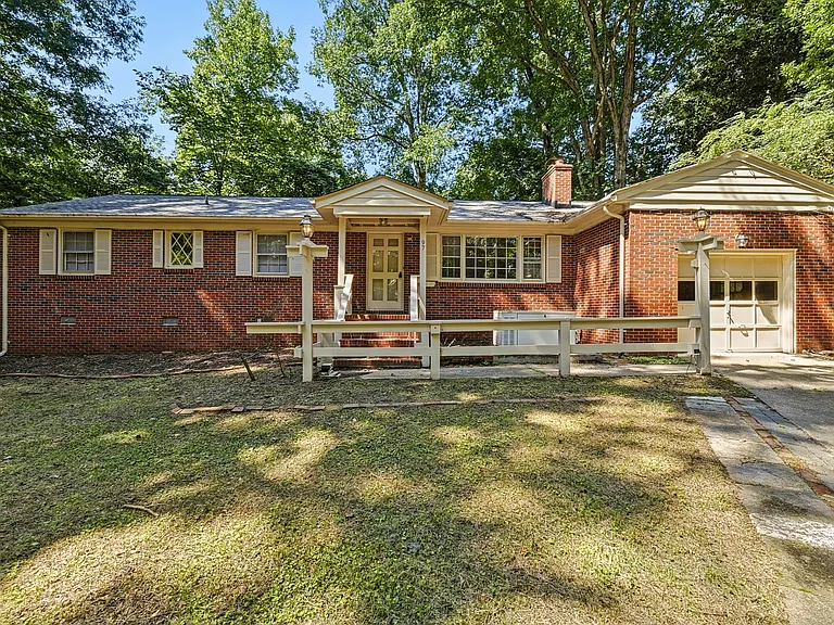 97 Shamrock Ln — Photo 1