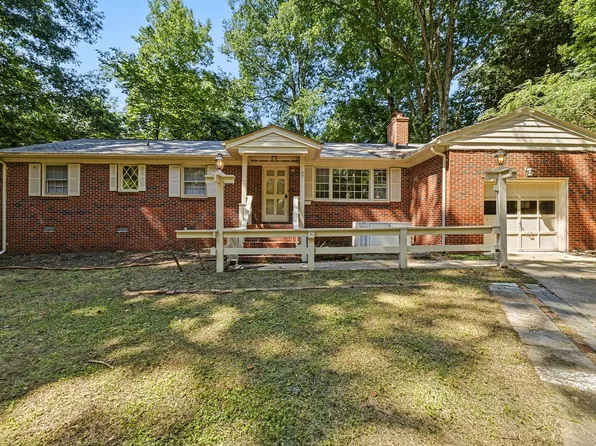 97 Shamrock Ln, Newport News, VA 23606