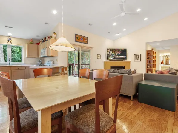 91 North Potawatomi ROAD #J3, Williams Bay, WI 53191