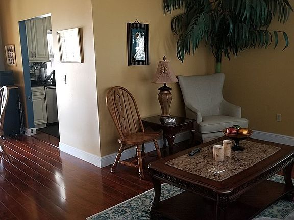 4th image of 1882 SE Floresta Dr