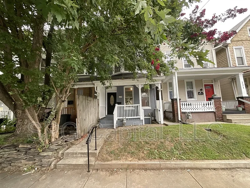 219 E Cottage Pl