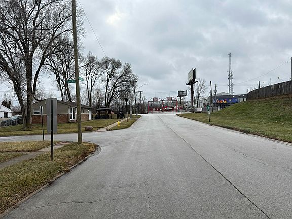 5th image of 2758 Oxford Dr