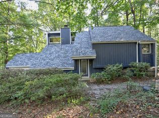 210 Hollyridge Dr, Roswell, GA 30076