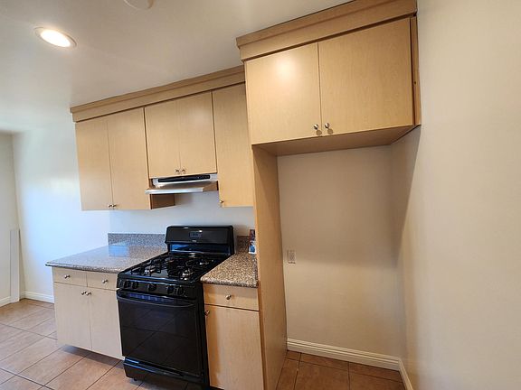 5th image of 124 N Belmont St