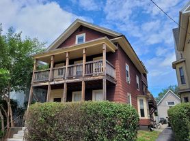 22 Brook St., 22-4 Brook