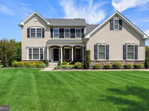 11 Taft Ct, Hainesport, NJ 08036
