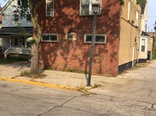 609 North Ave APT 1R, Waukegan, IL 60085