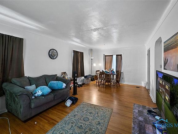 5th image of 2324 Berdan Ave