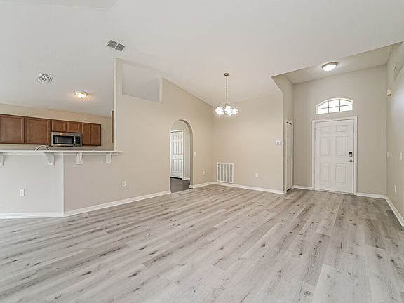 4th image of 433 Hammerstone Ave