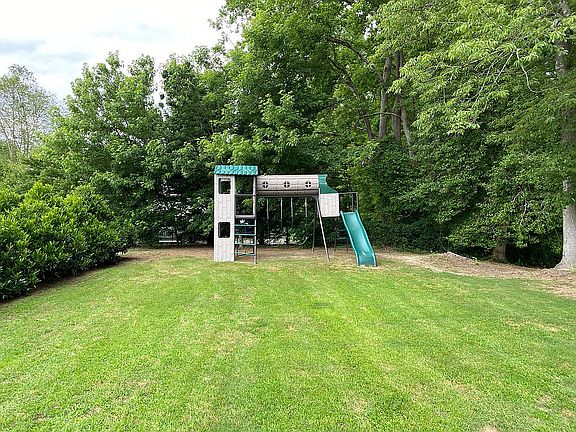 3rd image of 203 Ashworth Dr
