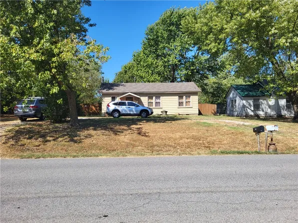 411 S West Ave, Lincoln, AR 72744