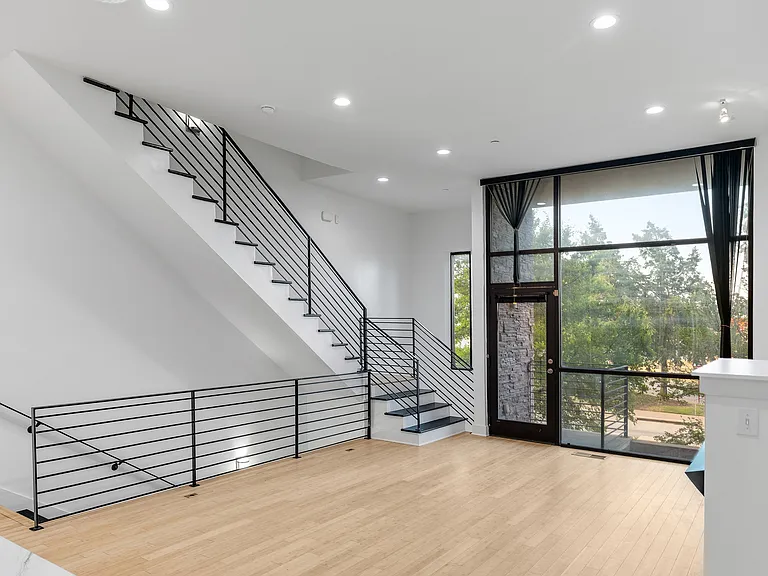3200 Thomas Ave — Photo 9
