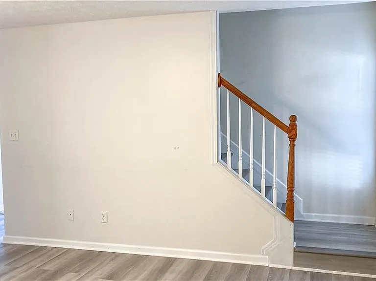 570 Sterling Pointe Ct — Photo 16