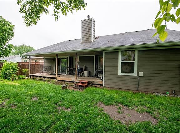 5th image of 400 SE Onyx Dr
