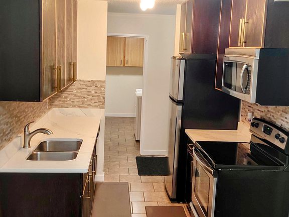 4th image of 425 115th St E #1425