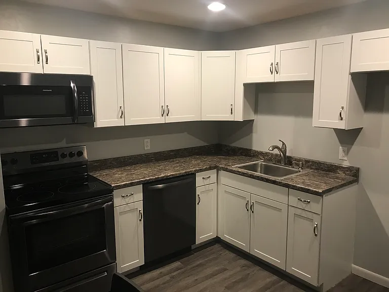 1527 Fair Oaks Dr — Photo 1