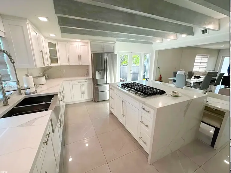 340 W 41st St — Photo 9
