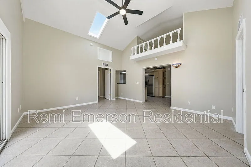 4 bed, 2.0 bath, 1856 sqft, $2,500 — Photo 3