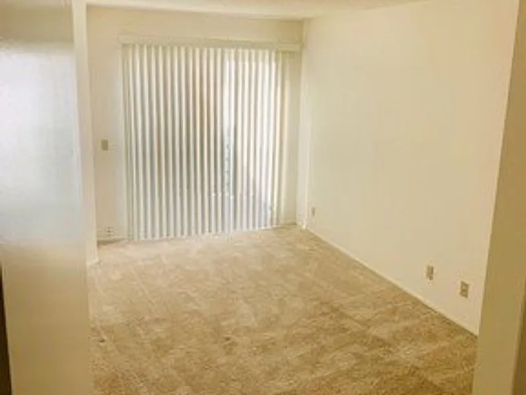 White Oak Apartments — Photo 12