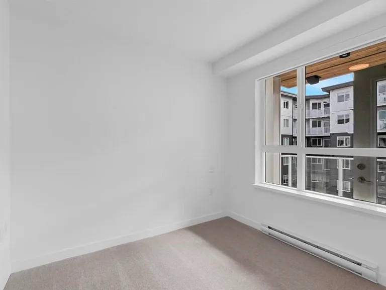 723 Grover Ave — Photo 6