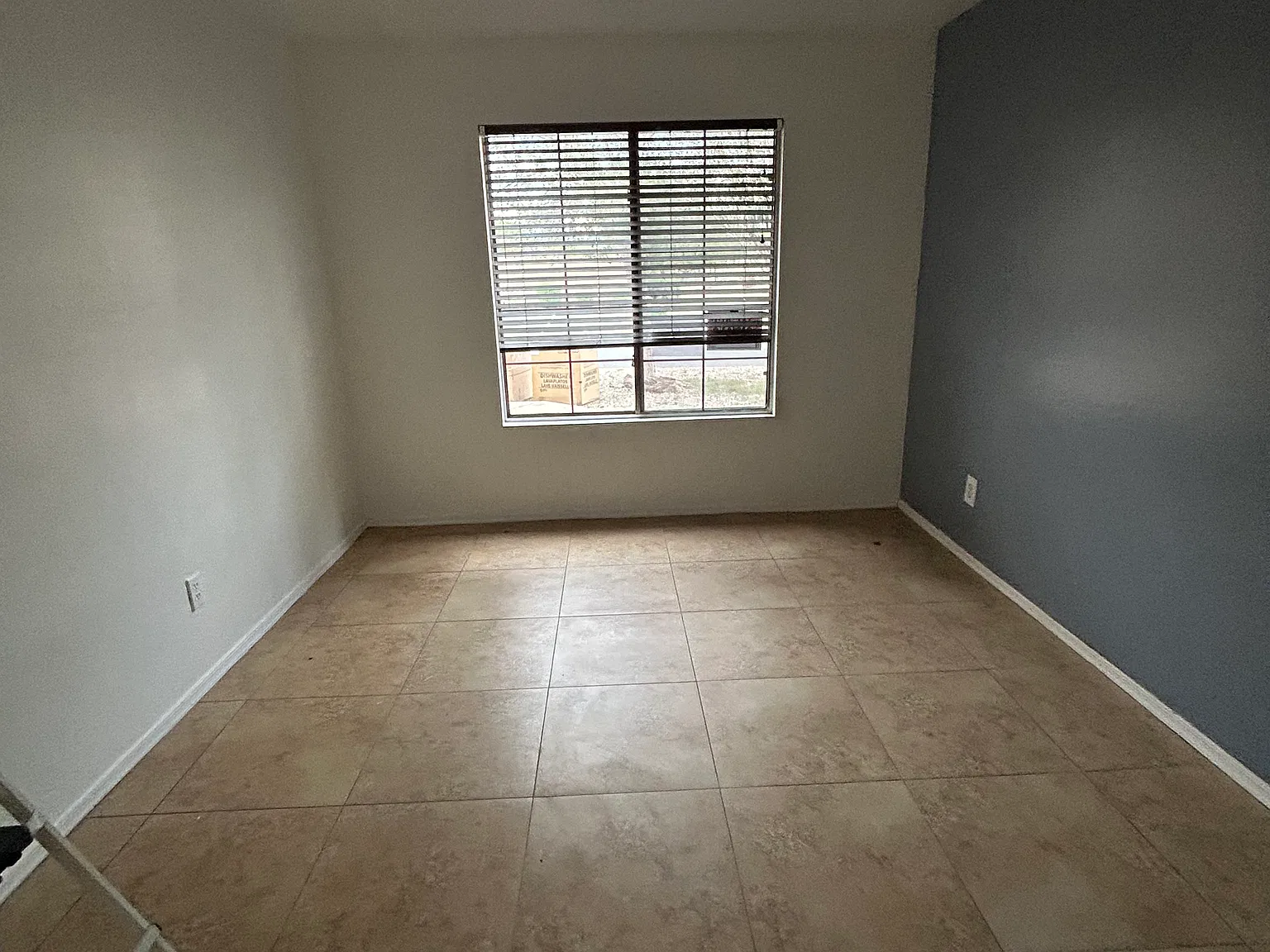 3 bed, 1306 sqft, $1,900 — Photo 3