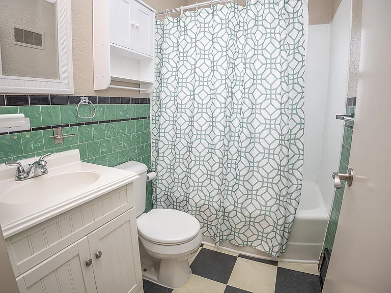 1101 Madison St #1 — Photo 14