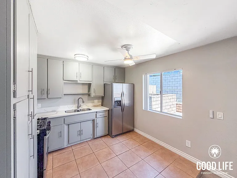 3BD/1BA Home in Lakeside with In-Unit Laundry & Built-In Closets — Photo 6
