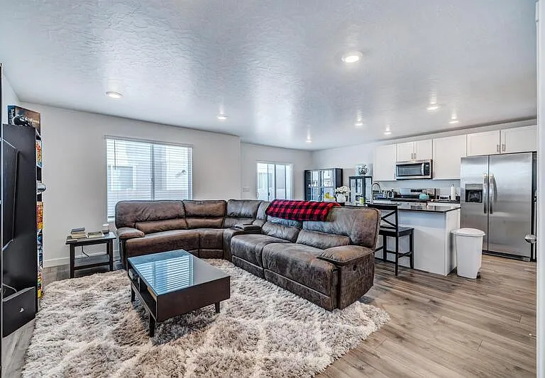 408 N Sea Chaser Ln #BASEMENT — Photo 4