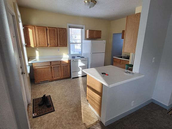 4th image of 518 N 6th Ave E