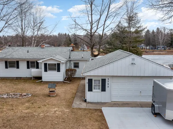 3792 Peninsular Dr, Gladwin, MI 48624