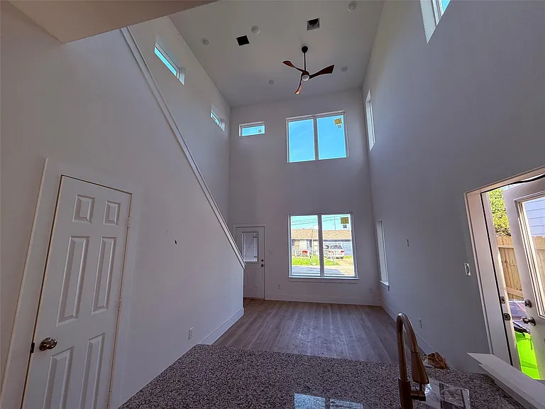 824 Mabel St — Photo 3