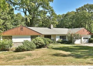 7 Sunset Dr, Thornwood, NY 10594