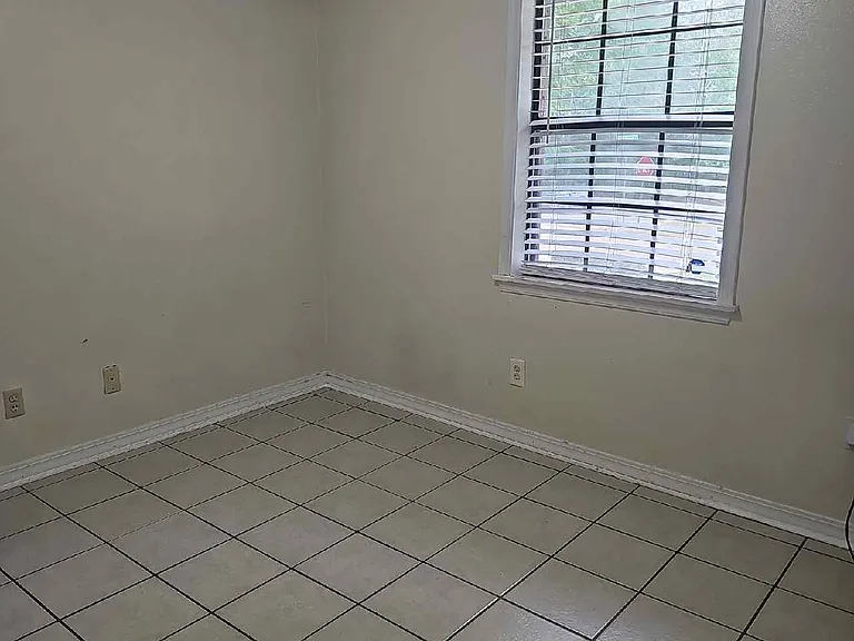 509 Vernon St — Photo 2