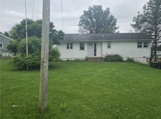 2 Crescent Dr, Whitesboro, NY 13492