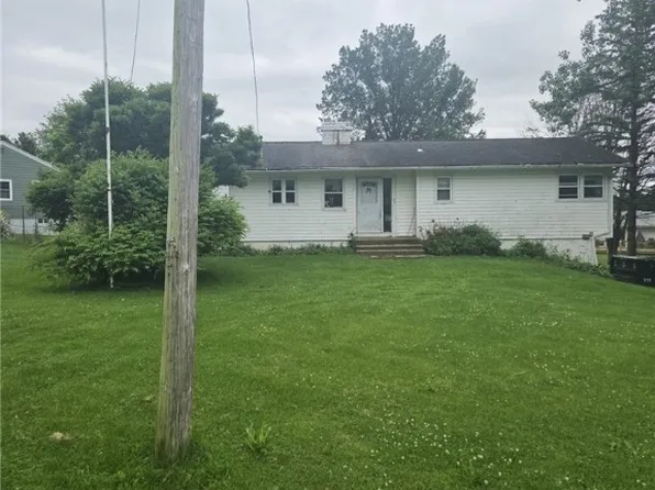 2 Crescent Dr, Whitesboro, NY 13492