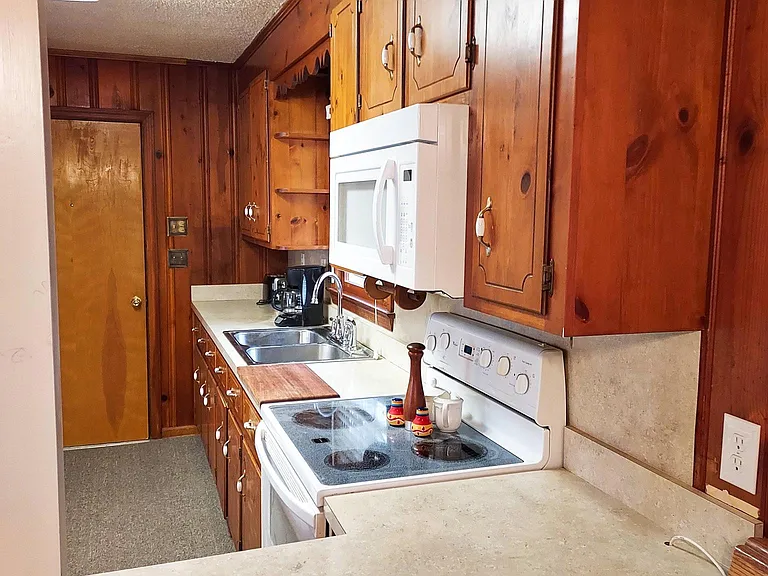 1316 Roberts St — Photo 23