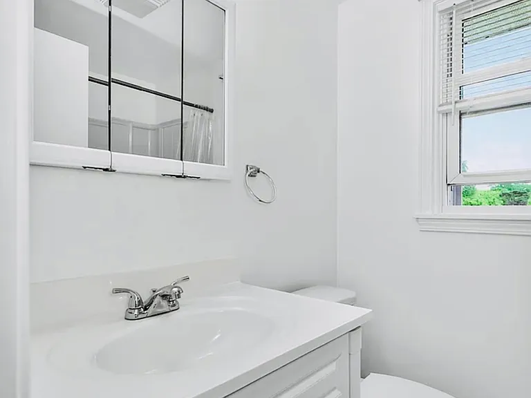 30 Commodore St #B — Photo 18