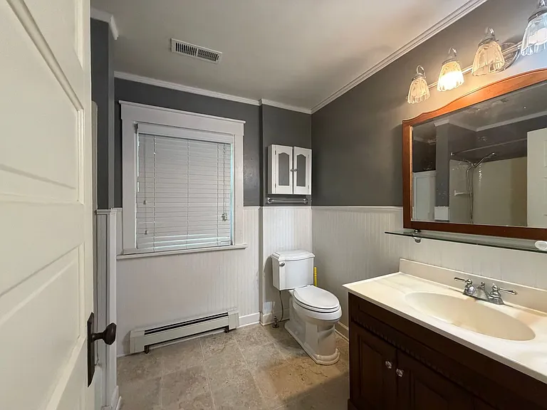 801 W State St — Photo 10