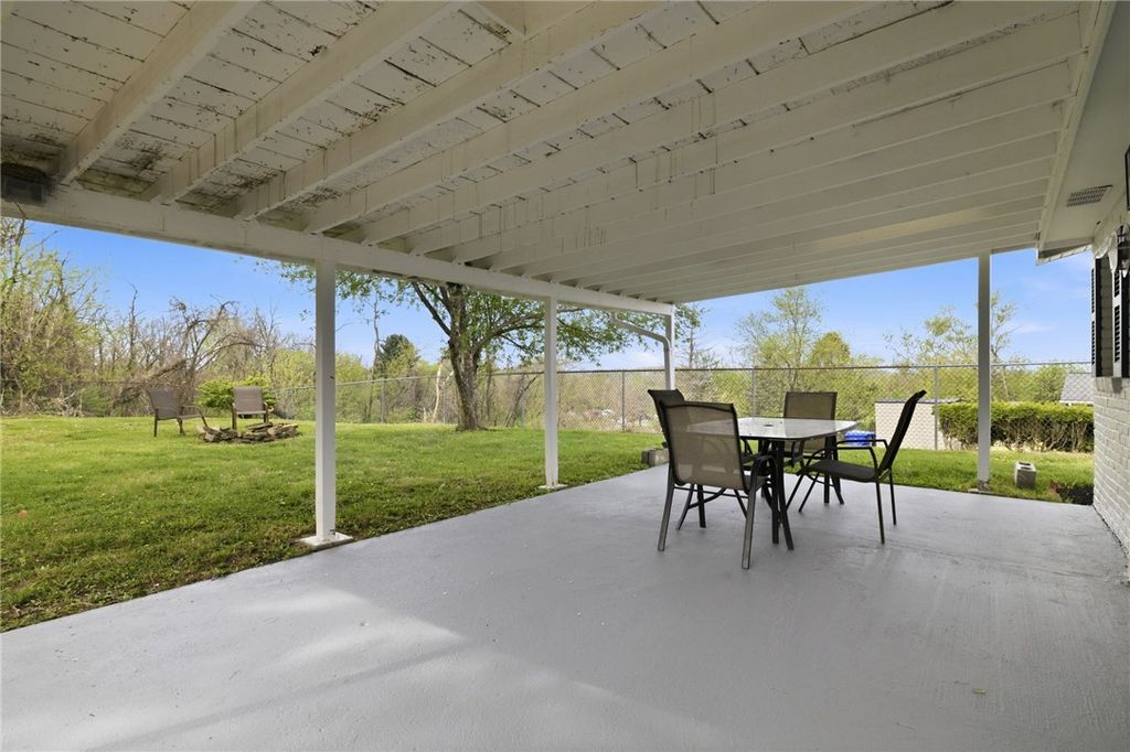 126 Hereford Dr N, Oakdale, PA - View 6