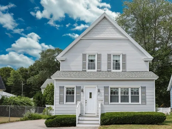 12 Webb St, Methuen, MA 01844