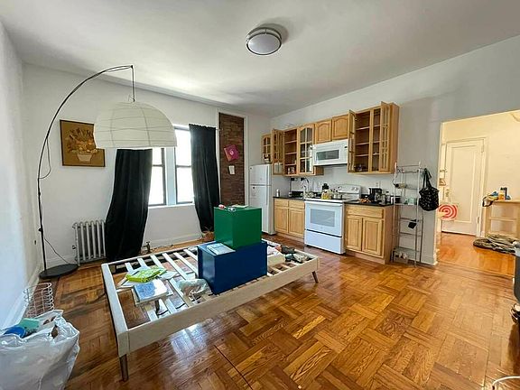 2nd image of 89 Crooke Ave #D1