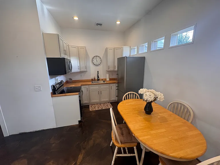 Starlight Dr — Photo 2