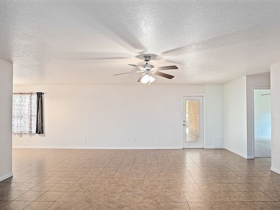 4th image of 208 Pin Oak Dr