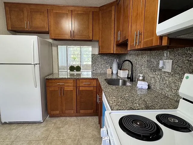 8411 Lagos De Campo Blvd #204U — Photo 4